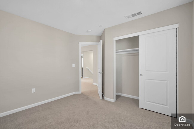 Building Photo - 5587 Saddle Rock Ln