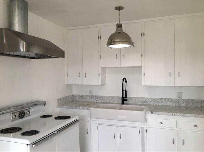 Building Photo - A 2 Bedroom 1 Bath Home With Art Studio