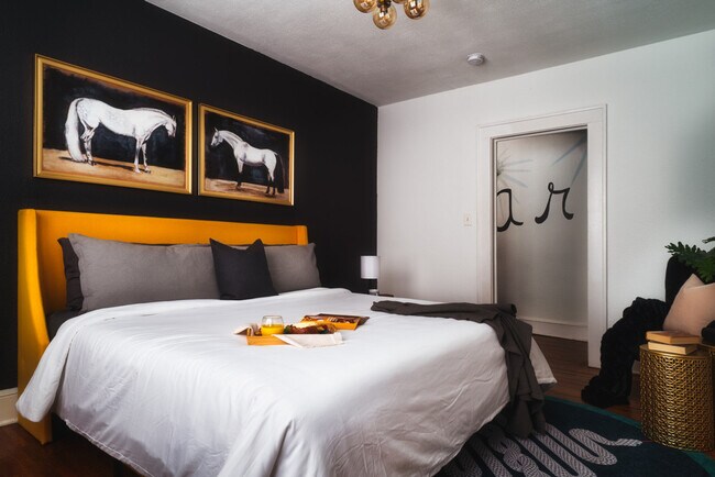 Building Photo - 715 Grandin Rd