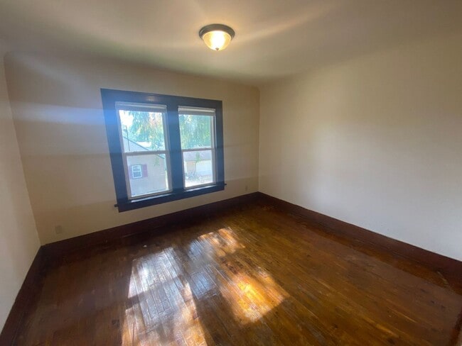 Building Photo - 420 Elm St