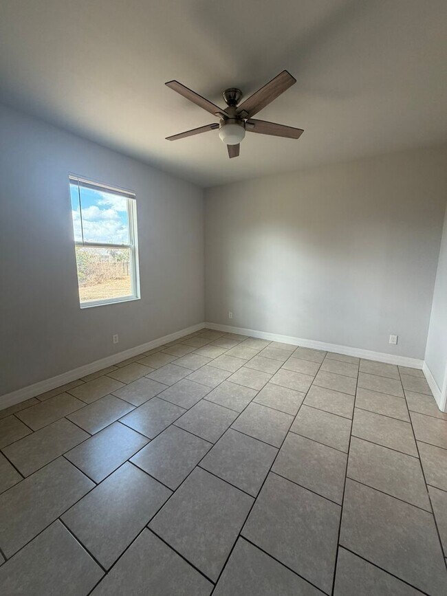 Building Photo - 1131 San Cristobal Ave