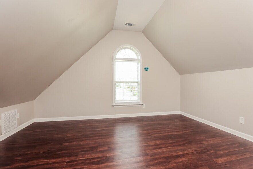 Building Photo - 693 Almondwood Pl
