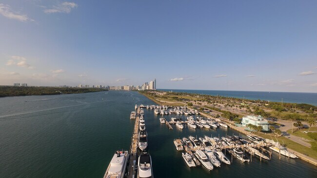 Building Photo - 18021 Biscayne Blvd