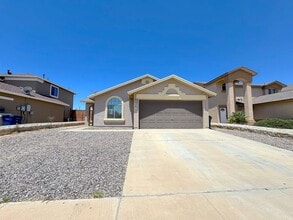 Building Photo - East El Paso 3bed/2bath Refrig A/C & Synthetic Lawn!