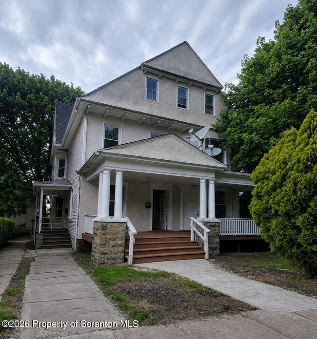 Building Photo - 805 Monroe Ave