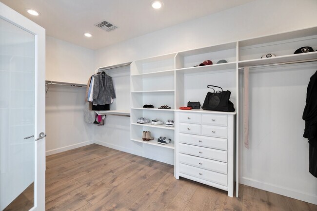 Building Photo - Beautifully furnished Arcadia Lite Rental Home!