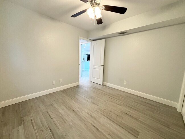 Building Photo - 1324 SE 6th Ave