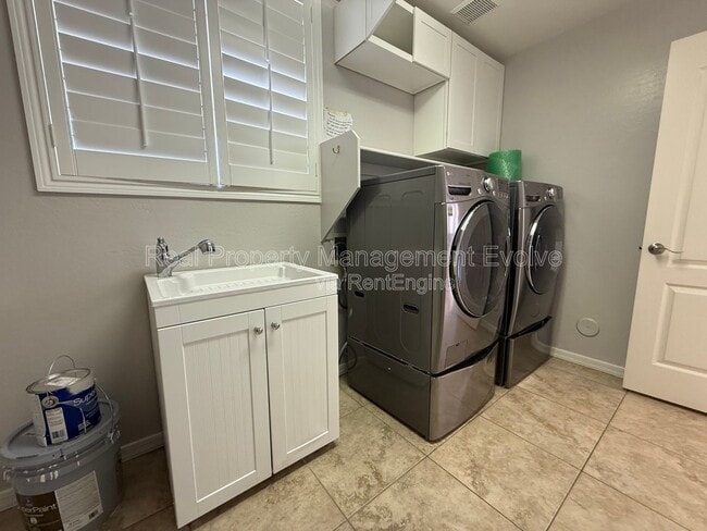 Building Photo - 4287 S Kimberlee Dr