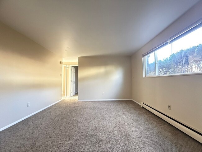 Building Photo - 4222 Forrest Hill Rd