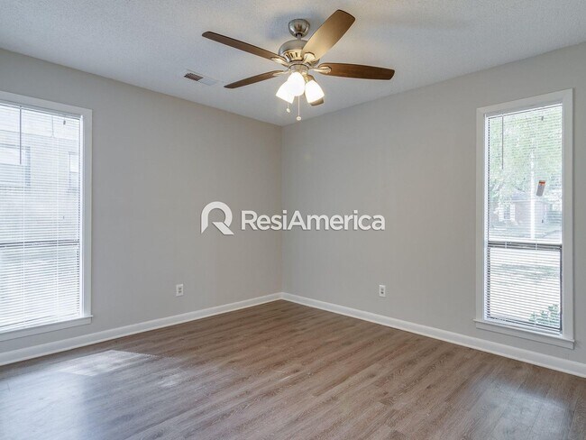 Building Photo - Completely renovated 3 bedroom, 2 bathroom home