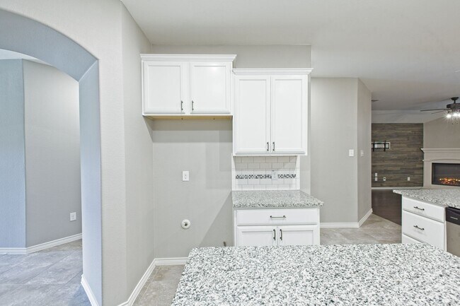 Building Photo - 3 bed plus home office for Lease