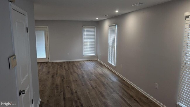 Building Photo - 3801 Ernst Dr