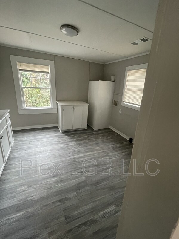 Building Photo - 212 Cato St