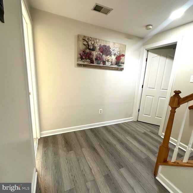 Building Photo - 7605 Quicksilver Ct