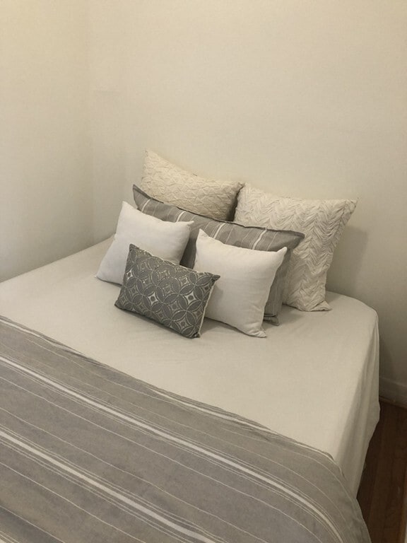 Building Photo - 176 W Sixth St