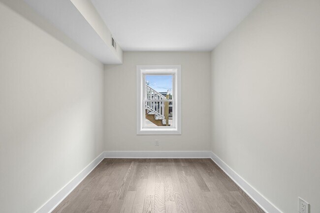 Building Photo - 3552 Warder St NW
