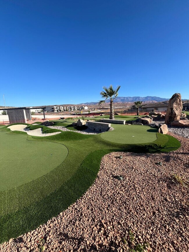 Building Photo - LIKE NEW Home in Long Valley!