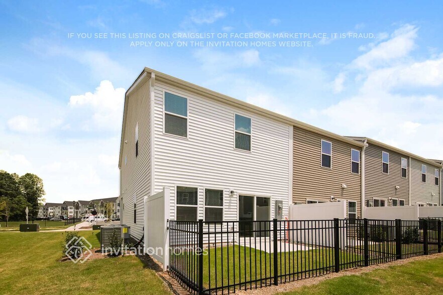 Building Photo - 727 Hilton Pk Lp