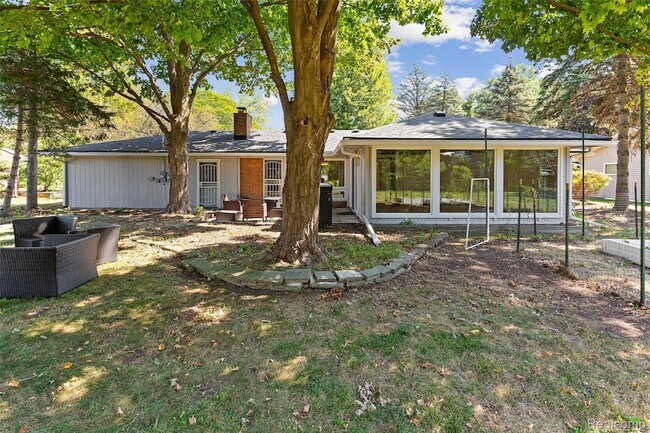 Building Photo - 3765 Ruthland Rd