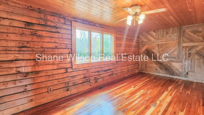 Building Photo - 218 Sugar Hollow Rd