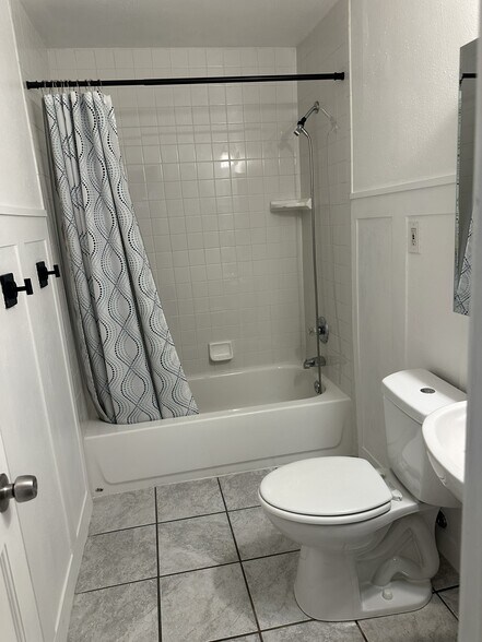 Building Photo - 2590 S Knox Ct