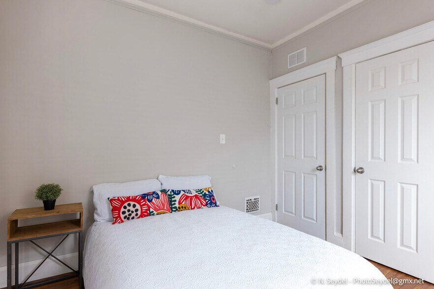 Bedroom 1 - 865 Blaine St