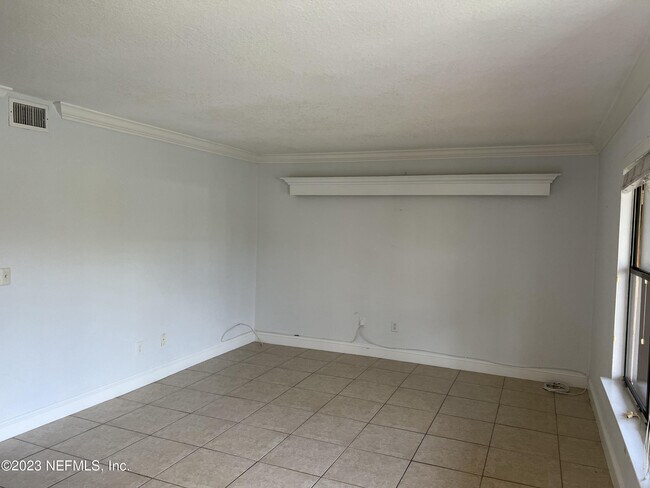 Building Photo - 858 Shoreline Cir