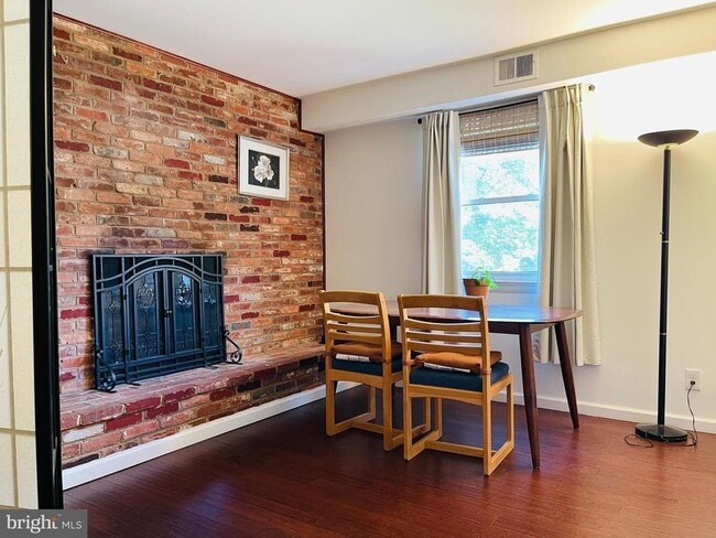 Building Photo - 928 Venice Dr