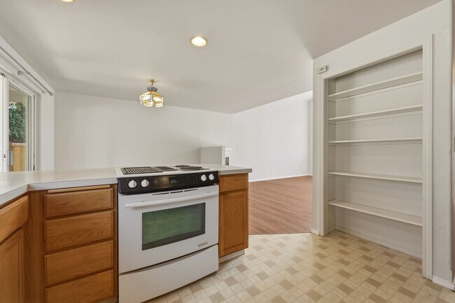 Building Photo - Move in Ready now! 3 bed 2.5ba - Olympia School District