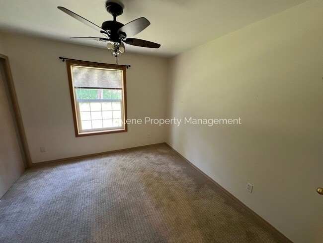 Building Photo - 2 bed, 2 bath condo