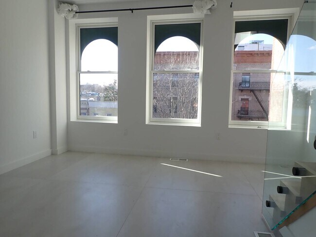 Building Photo - 1511 Pacific St