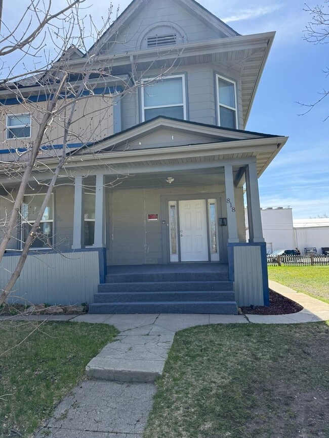 Building Photo - 818 3rd Ave N