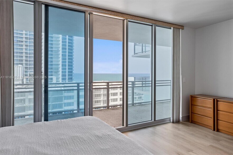 Building Photo - 3535 S Ocean Dr