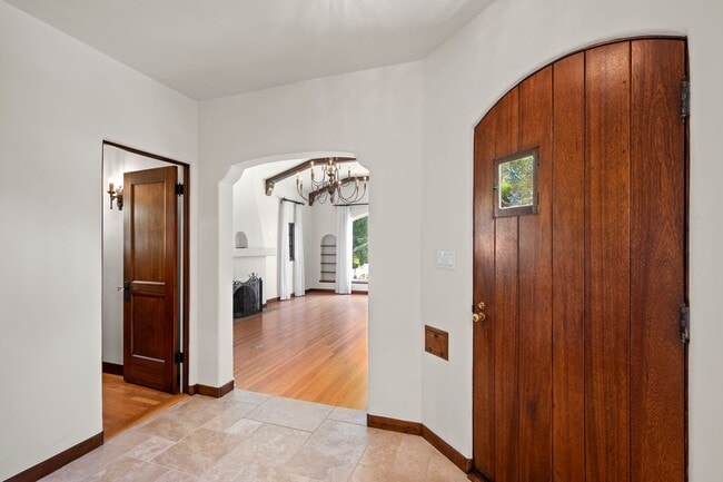 Building Photo - Kensington Exceptional Location 4Bed 3.5 Bath Private Gated Spanish Estate like property