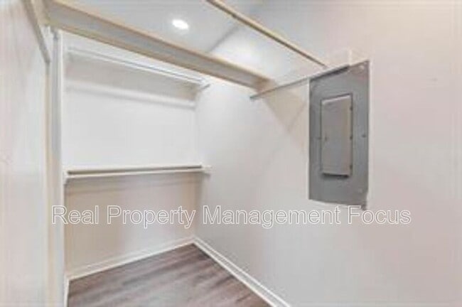 Building Photo - 14724 Overview Dr