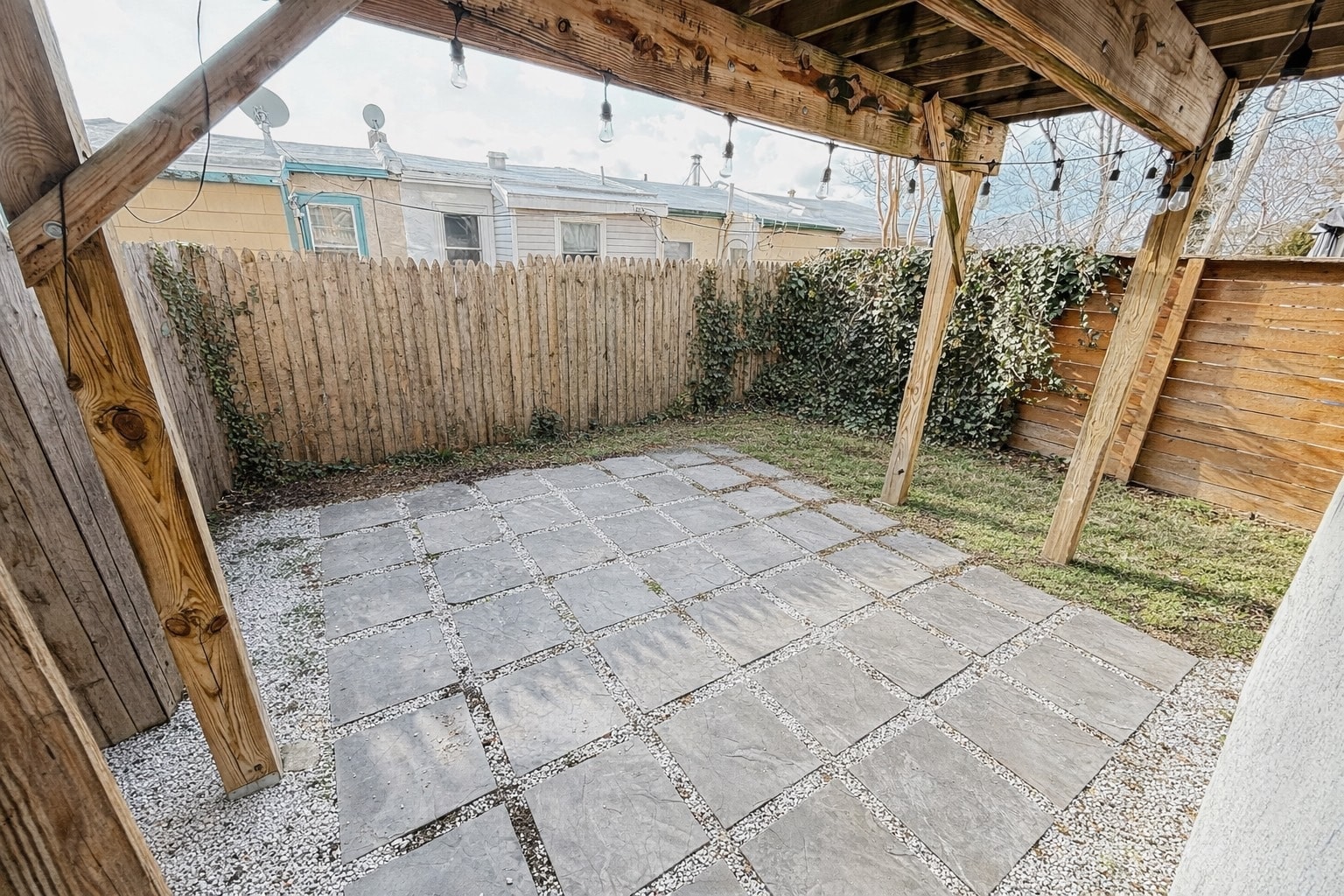 Building Photo - 4254 Terrace St