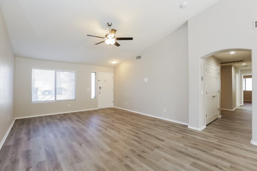 Building Photo - 10355 W Sunflower Pl