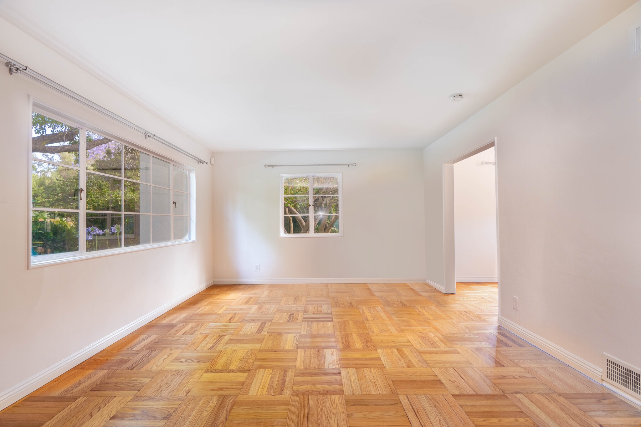 Building Photo - 5161 Village Grn