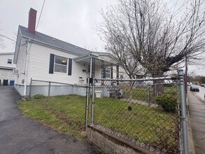 Building Photo - 621 Addison Ave