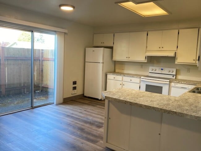 Building Photo - Fantastic 2-Bedroom, 1-Bath Apartment With W/D Hookups in Creswell!