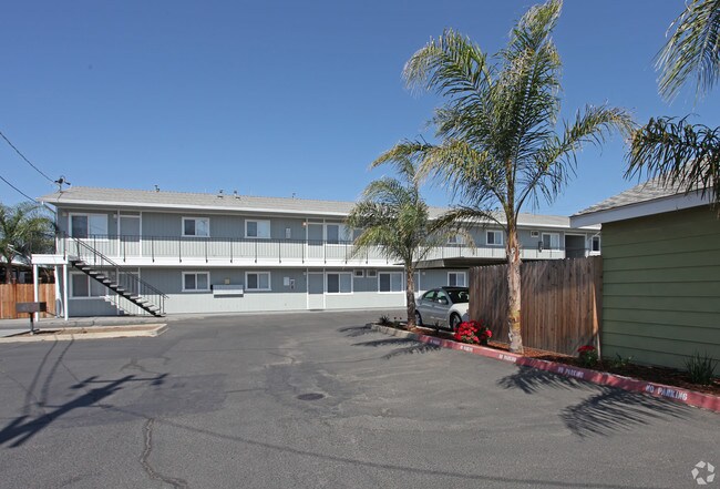 Primary Photo - 111 N Walnut Ave