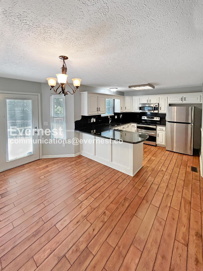 Building Photo - 110 Beechbrook Ct