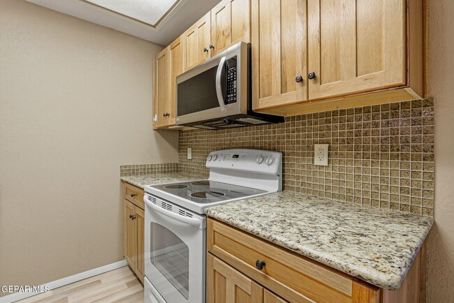 Building Photo - 1644 Lomaland Dr