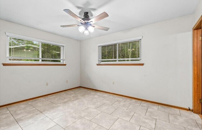 Building Photo - 5574 Houston Dr