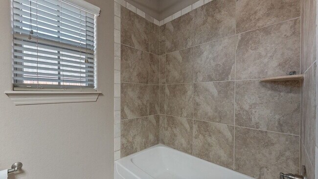 Building Photo - Sign a lease before March 31st and get 50% off one month’s rent, redeemable from the 2nd–12th month.