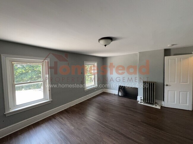 Building Photo - 504 W Airy St