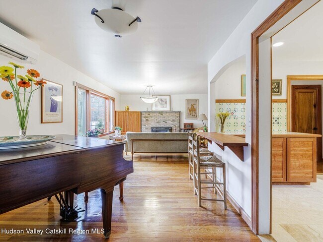 Building Photo - 10 Purdy Hollow Rd