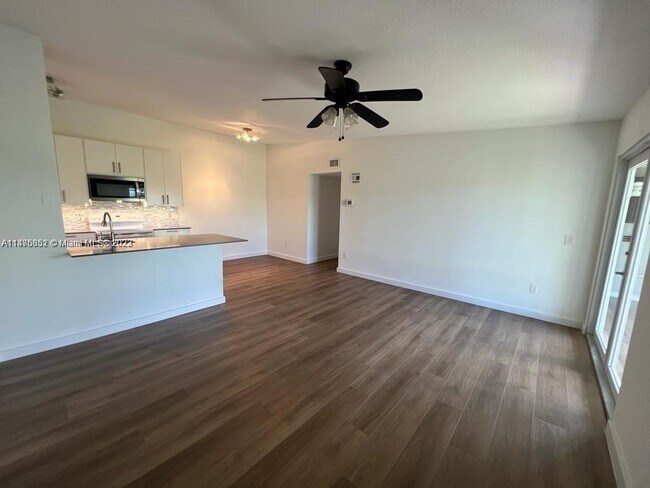 Building Photo - 9727 Hammocks Blvd
