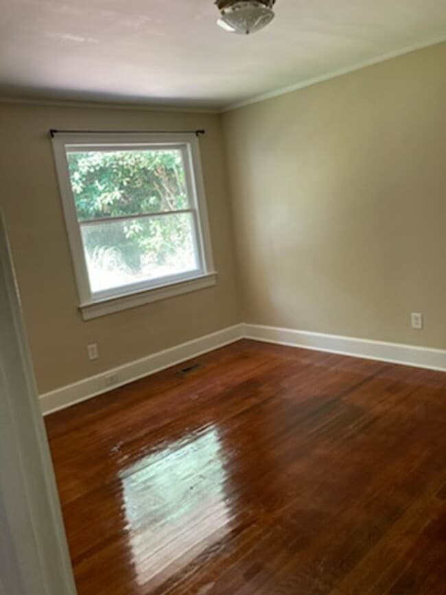 Building Photo - Charming and Updated 3 BR, 1 BA in Goldsboro