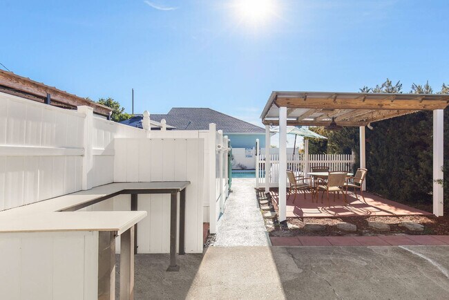 Building Photo - 217 Carol Pl